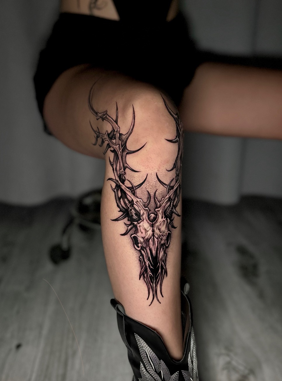 Fine line delicate шивээс